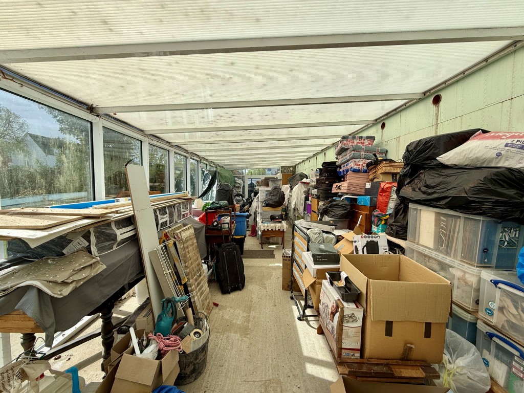 Lot: 113 - DETACHED HOUSE FOR COMPLETION - Conservatory